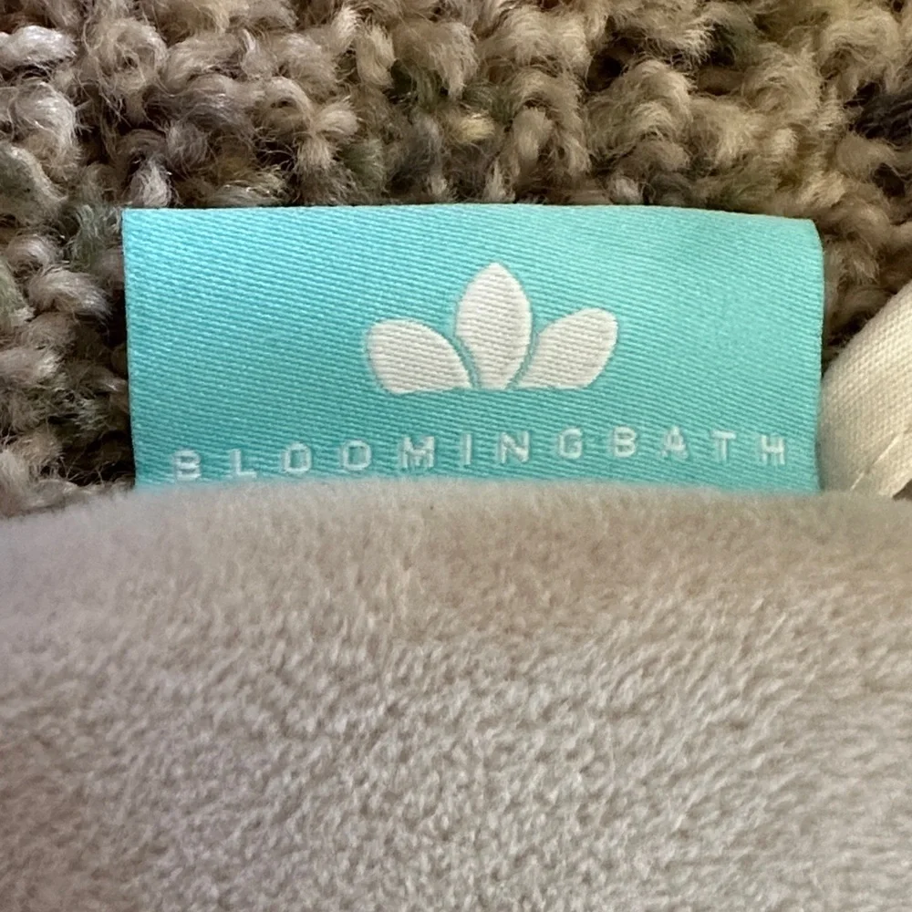 Gray Flower-Shaped Baby Bathing Seat /Mat with Yellow Center